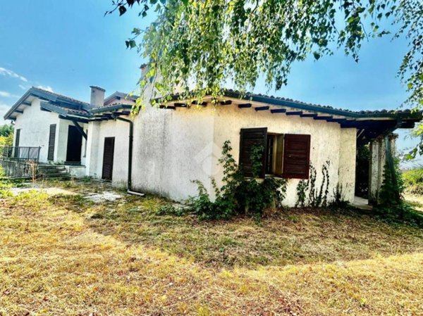 casa indipendente in vendita a Lomagna in zona Fornace