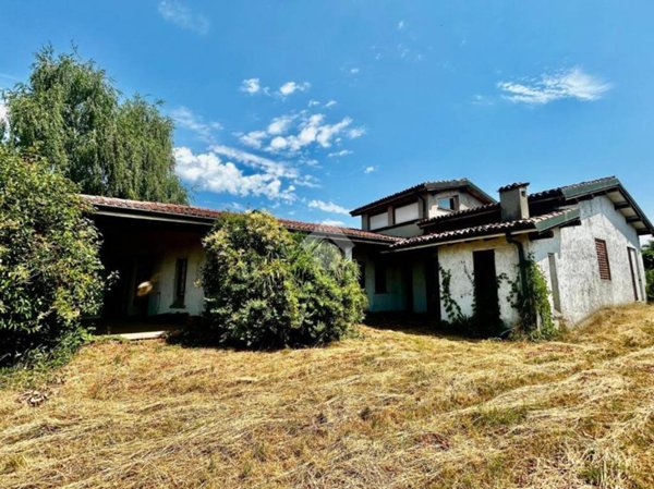 casa indipendente in vendita a Lomagna in zona Fornace