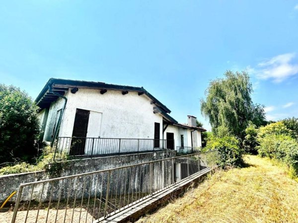 casa indipendente in vendita a Lomagna in zona Fornace