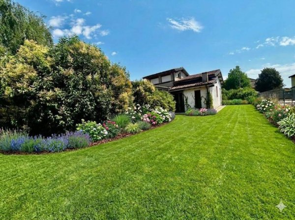 casa indipendente in vendita a Lomagna in zona Fornace