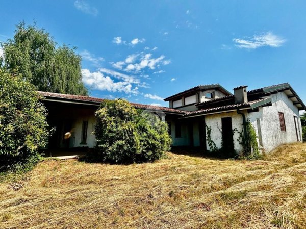 casa indipendente in vendita a Lomagna