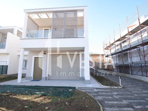 casa indipendente in vendita a Lomagna