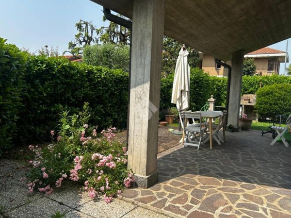 casa indipendente in vendita a Lomagna