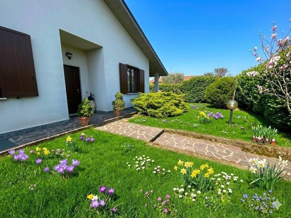 casa indipendente in vendita a Lomagna