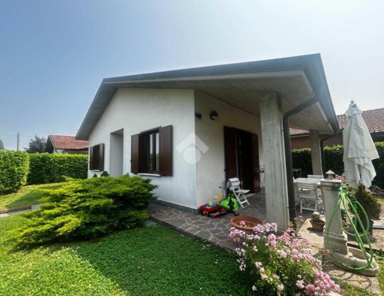 casa indipendente in vendita a Lomagna