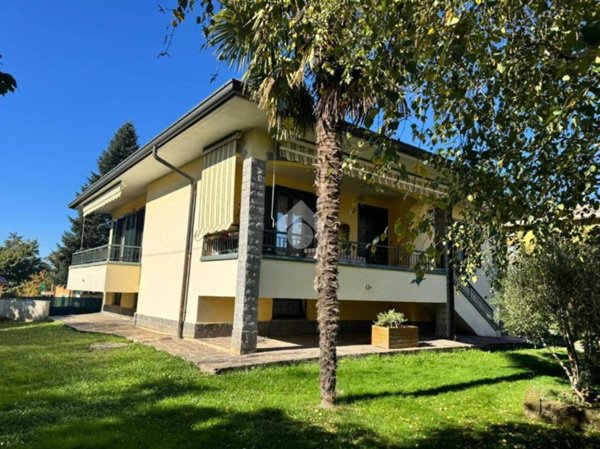 casa indipendente in vendita a Lomagna