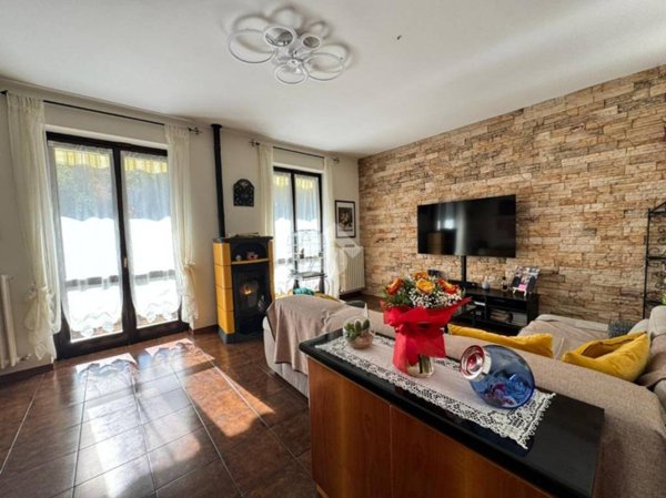 casa indipendente in vendita a Lomagna