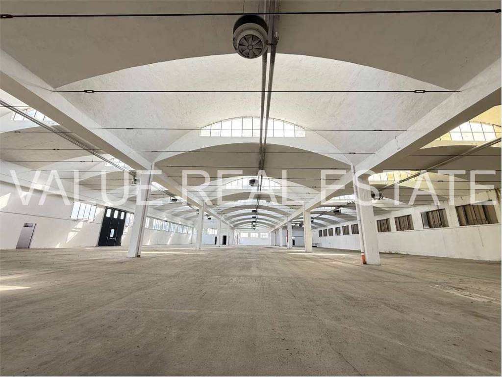 locale commerciale in vendita a Lomagna