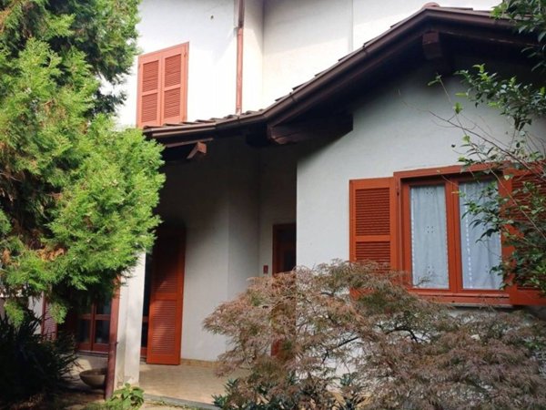casa indipendente in vendita a Lomagna