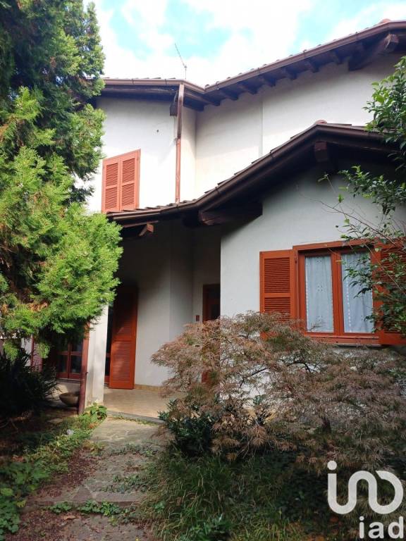 casa indipendente in vendita a Lomagna