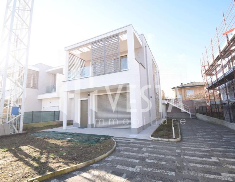 casa indipendente in vendita a Lomagna