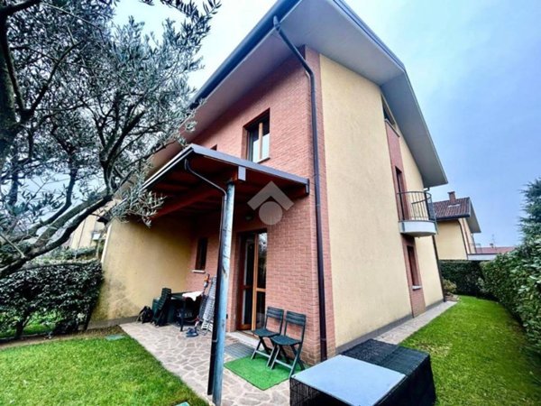 casa indipendente in vendita a Lomagna