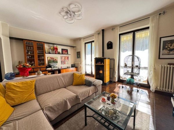 casa indipendente in vendita a Lomagna