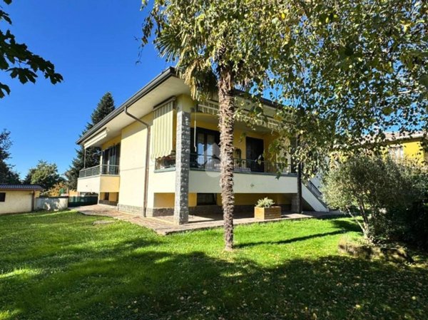 casa indipendente in vendita a Lomagna