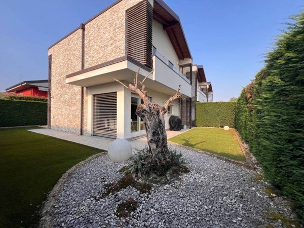 casa indipendente in vendita a Lomagna