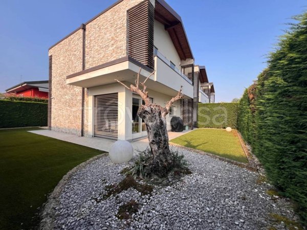 casa indipendente in vendita a Lomagna