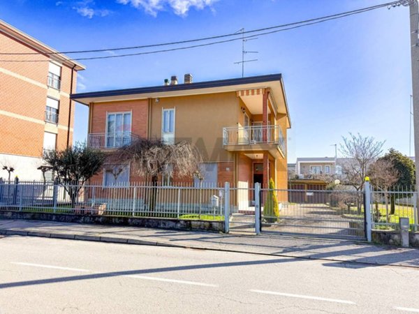 casa indipendente in vendita a Lomagna