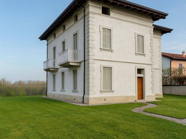 casa indipendente in vendita a Lomagna