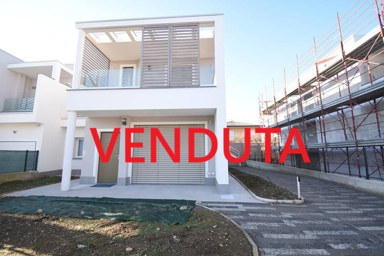 casa indipendente in vendita a Lomagna