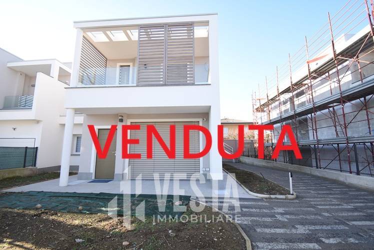 casa indipendente in vendita a Lomagna