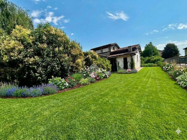casa indipendente in vendita a Lomagna