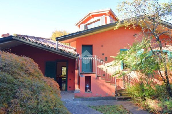 casa indipendente in vendita a Lomagna in zona Fornace