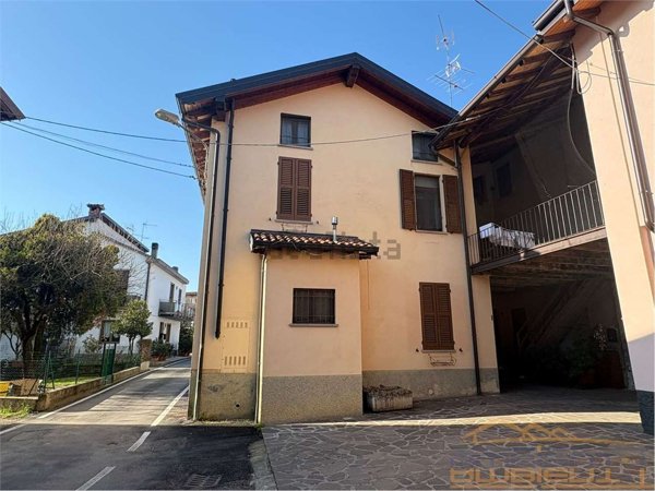 casa indipendente in vendita a Lomagna in zona Fornace