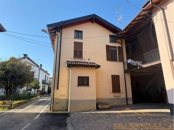 casa indipendente in vendita a Lomagna in zona Fornace