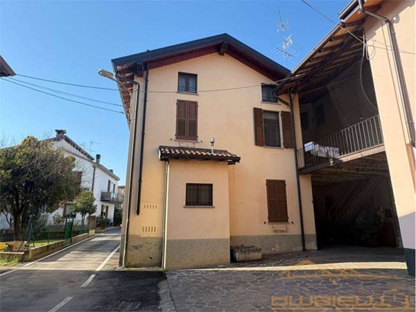 appartamento in vendita a Lomagna in zona Fornace