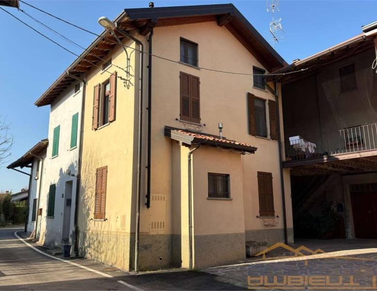 casa indipendente in vendita a Lomagna in zona Fornace