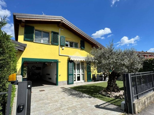 casa indipendente in vendita a Lomagna