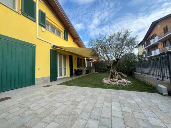 casa indipendente in vendita a Lomagna