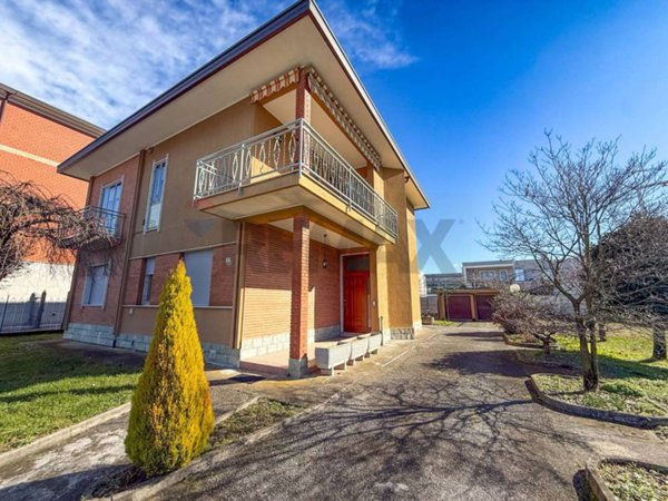 casa indipendente in vendita a Lomagna