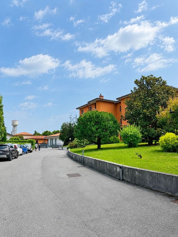 appartamento in vendita a Lomagna