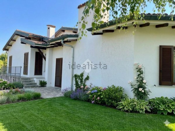 casa indipendente in vendita a Lomagna in zona Fornace