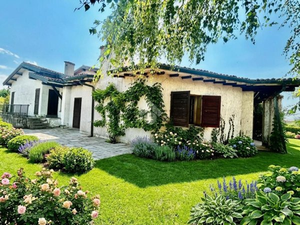 casa indipendente in vendita a Lomagna in zona Fornace