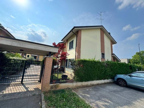 casa indipendente in vendita a Lomagna