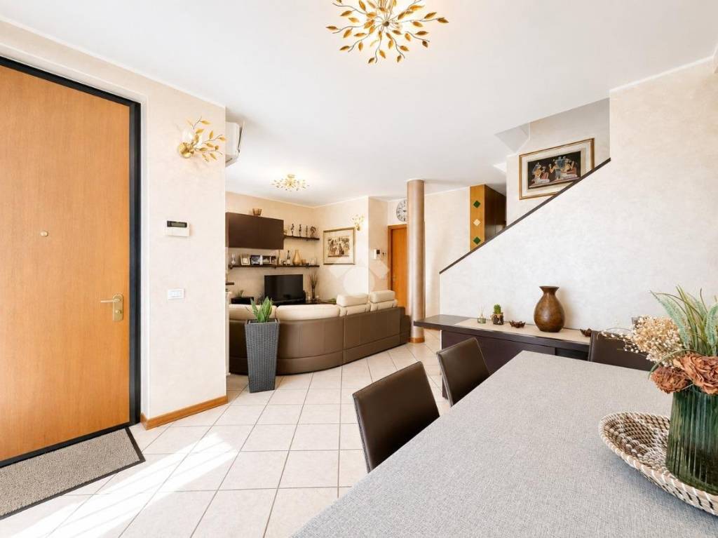 casa indipendente in vendita a Lomagna