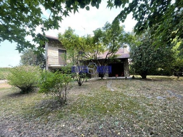 casa indipendente in vendita a Lomagna