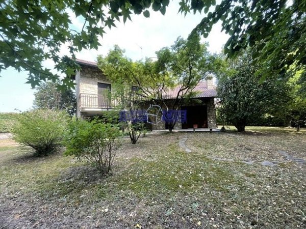 casa indipendente in vendita a Lomagna