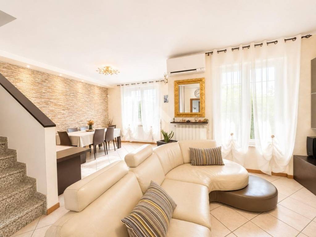 casa indipendente in vendita a Lomagna