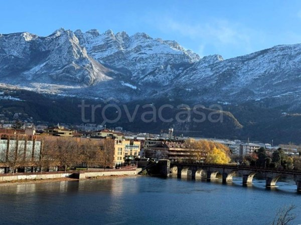 appartamento in vendita a Malgrate in zona Centro
