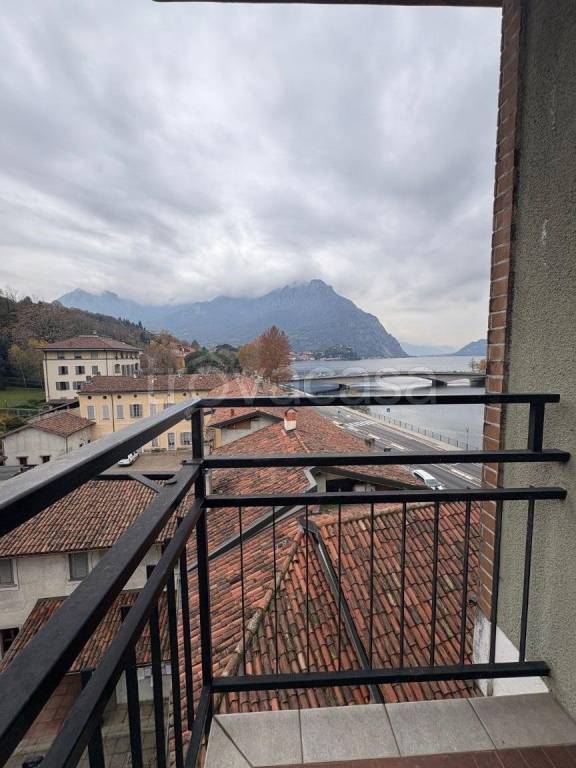 appartamento in vendita a Malgrate in zona Centro