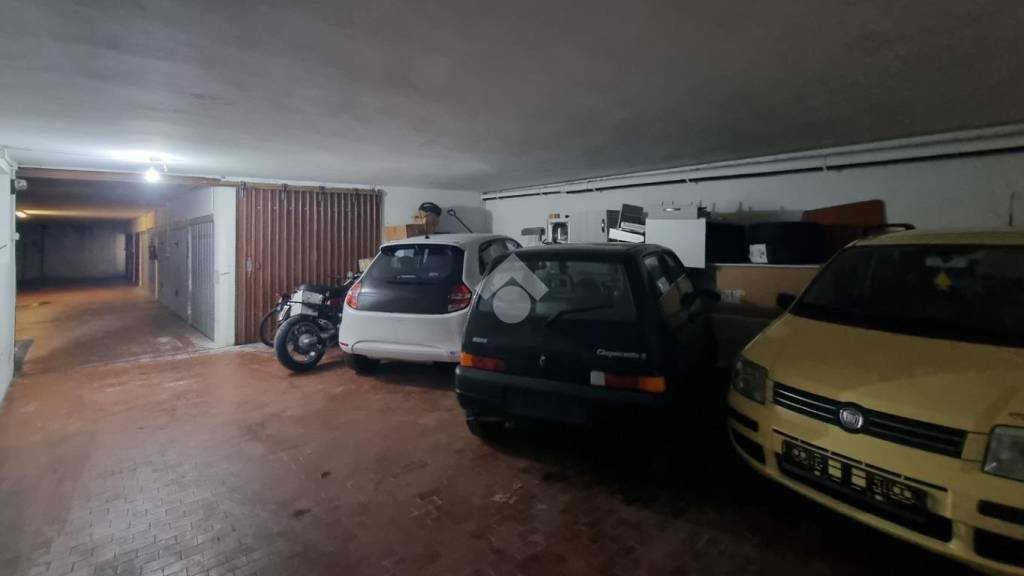 locale commerciale in vendita a Malgrate