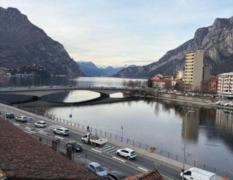 appartamento in vendita a Malgrate in zona Centro