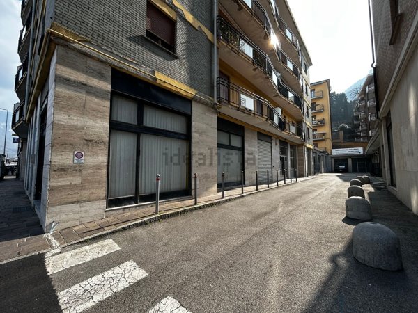 ufficio in vendita a Malgrate