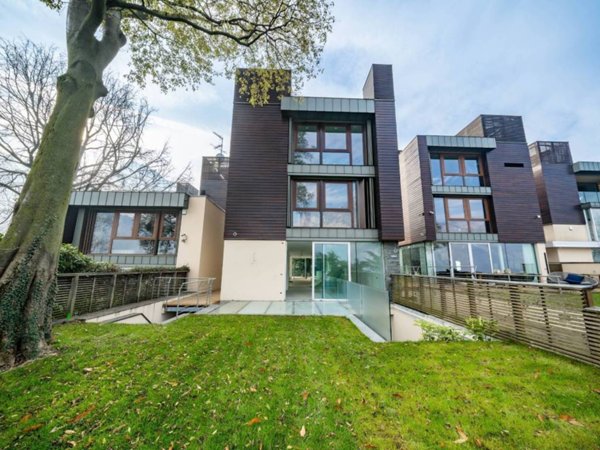 casa indipendente in vendita a Malgrate