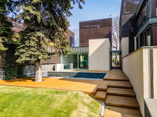 casa indipendente in vendita a Malgrate in zona Centro