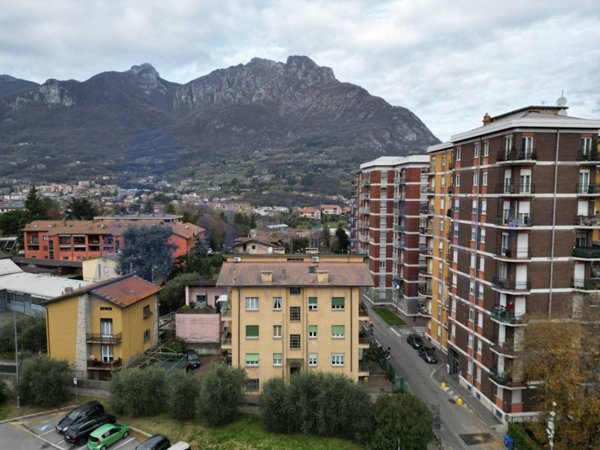 appartamento in vendita a Malgrate in zona Centro