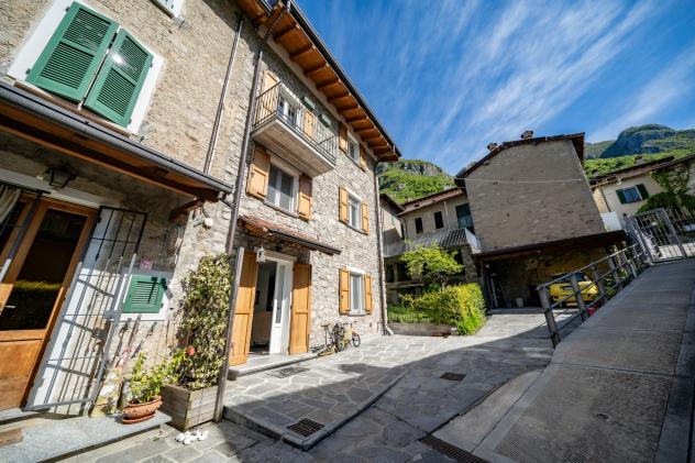 casa indipendente in vendita a Mandello del Lario